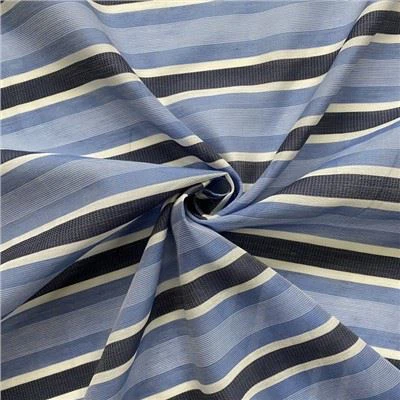 Blå stripegarn-farget silkebomull